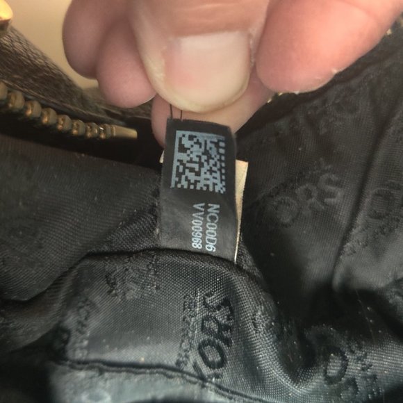 Vintage Michael Kors Black Leather Purse. Multiple Pockets. Sturdy Stitching. - Picture 8 of 10